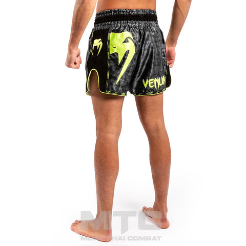 Venum Giant Camo Muay Thai Shorts Svart